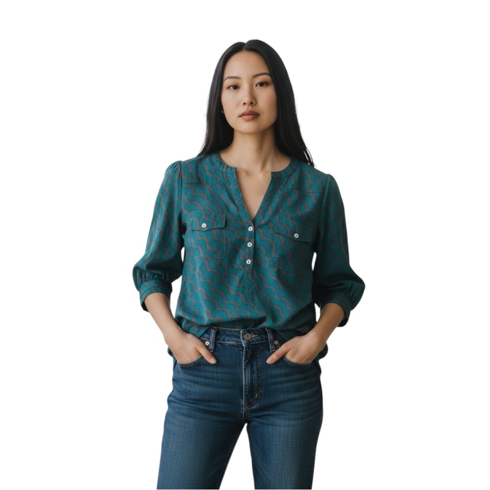 41HAWTHORN Short Sleeve Teal Blouse with Grey Design and Rounded Bottom Hem S